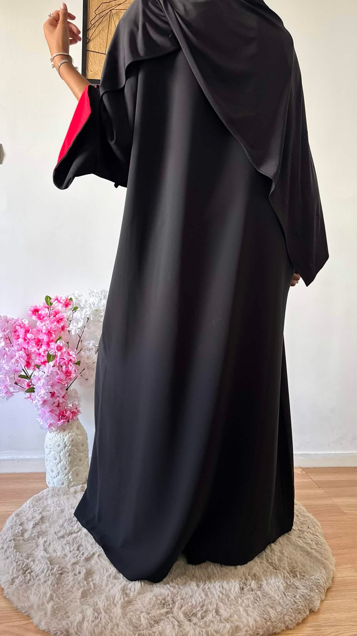 Abaya Blossom Noir & Rouge — Vue 10