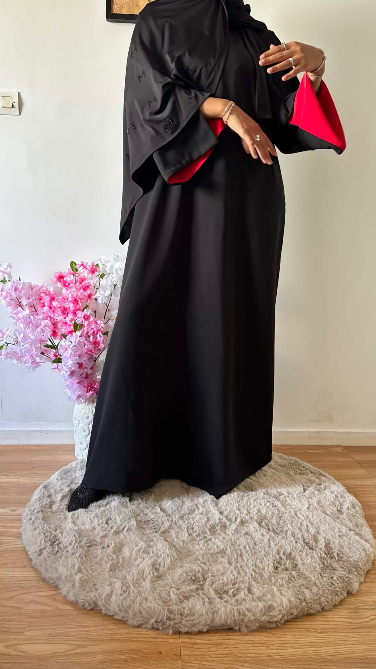 Abaya Blossom Noir & Rouge — Vue 12