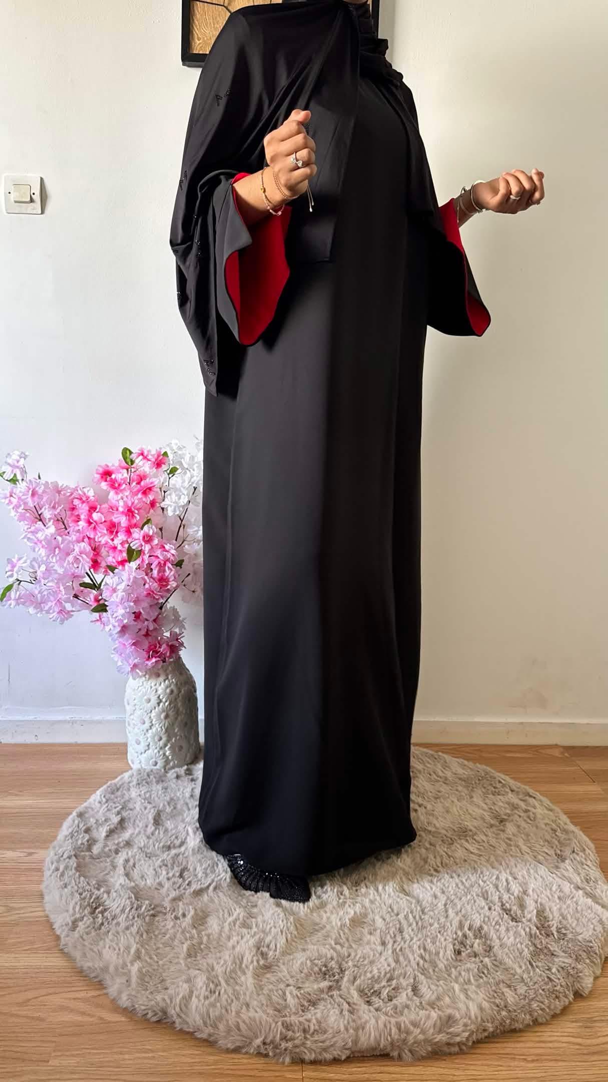 Abaya Blossom Noir & Rouge — Vue 13